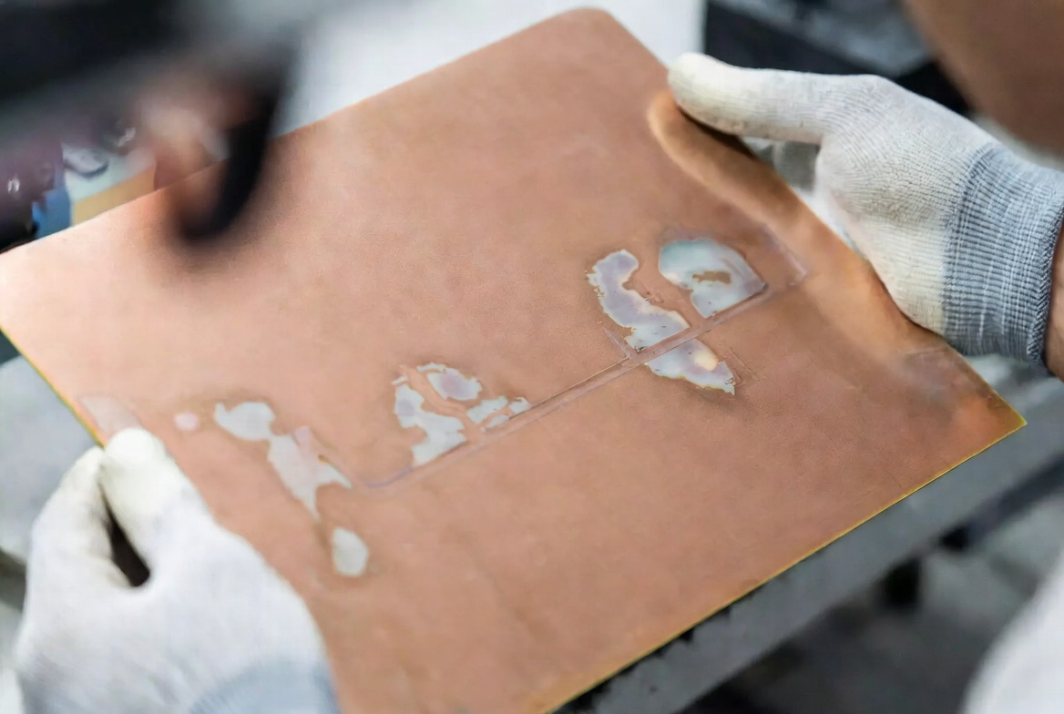 半固化片壓合后白斑成因全解：工藝優化與質量管控指南